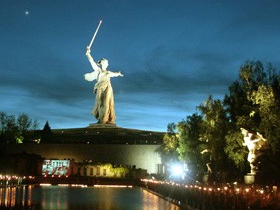 Мамаев курган. Монумент "Родина-мать зовет!". Фото Игоря Гольдберга / Каспарова.Ru Мамаев курган. Монумент "Родина-мать зовет!". Фото Игоря Гольдберга / Каспарова.Ru